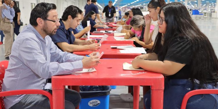 OFRECEN CERCA DE 300 PLAZAS LABORALES EN SEGUNDA FERIA DE RECLUTAMIENTO KYUNGSHIN